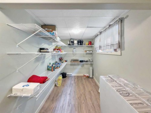 128 12 Ave Ne, Sundre, AB - Indoor With Storage