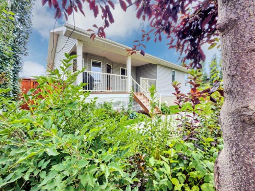 128 12 Ave Ne, Sundre, AB - Outdoor
