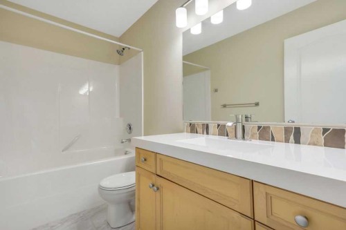 102 Drummond Avenue, Red Deer, AB - Indoor Photo Showing Bathroom