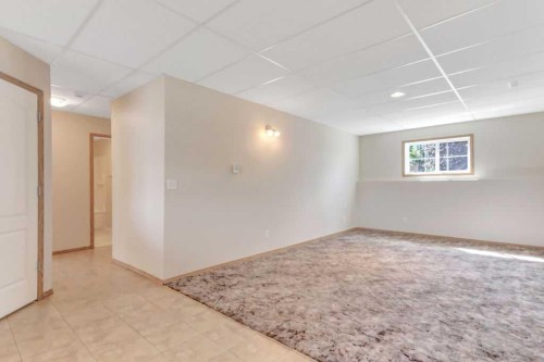 102 Drummond Avenue, Red Deer, AB - Indoor Photo Showing Other Room