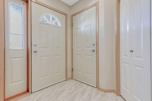 102 Drummond Avenue, Red Deer, AB - Indoor Photo Showing Other Room