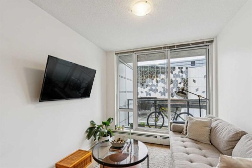 503-450 8 Avenue Se, Calgary, AB - Indoor Photo Showing Living Room