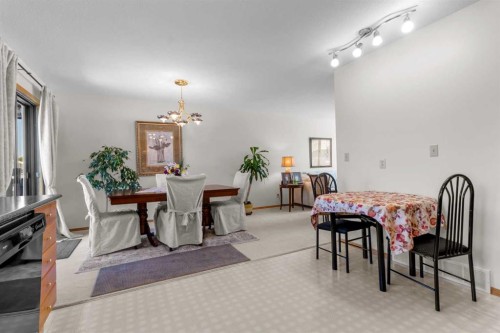2100 25 Avenue, Bowden, AB - Indoor Photo Showing Dining Room