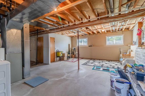 2100 25 Avenue, Bowden, AB - Indoor Photo Showing Basement