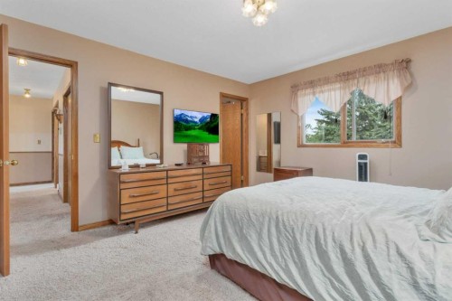 19 Mayberry Close, Red Deer, AB - Indoor Photo Showing Bedroom