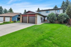 19 Mayberry Close Red Deer, AB T4R 2A1