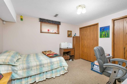 19 Mayberry Close, Red Deer, AB - Indoor Photo Showing Bedroom