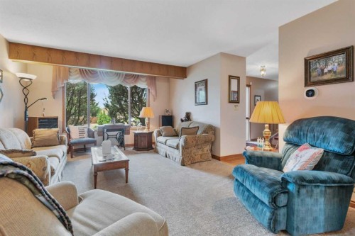 19 Mayberry Close, Red Deer, AB - Indoor Photo Showing Living Room