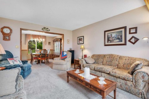19 Mayberry Close, Red Deer, AB - Indoor Photo Showing Living Room