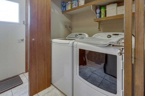 6 Ramsey Avenue, Red Deer, AB - Indoor Photo Showing Laundry Room