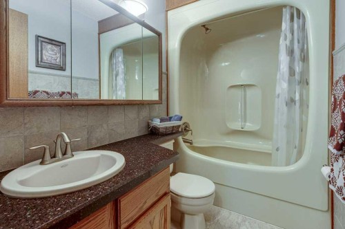 6 Ramsey Avenue, Red Deer, AB - Indoor Photo Showing Bathroom