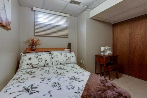 6 Ramsey Avenue, Red Deer, AB - Indoor Photo Showing Bedroom