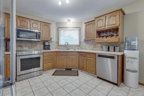 6 Ramsey Avenue, Red Deer, AB - Indoor Photo Showing Kitchen