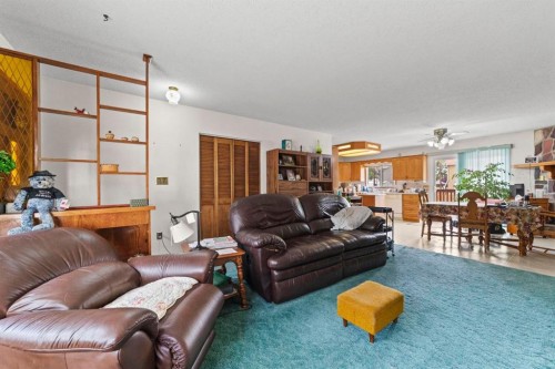 6209 34 Avenue, Camrose, AB - Indoor Photo Showing Living Room