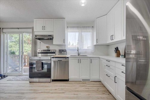 22 Greenham Drive, Red Deer, AB - Indoor Photo Showing Kitchen
