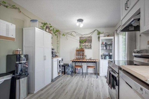 22 Greenham Drive, Red Deer, AB - Indoor Photo Showing Kitchen