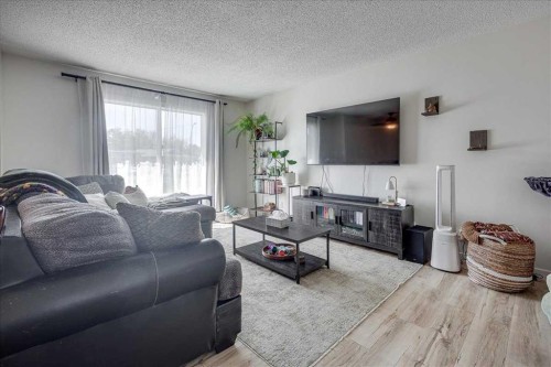 22 Greenham Drive, Red Deer, AB - Indoor Photo Showing Living Room