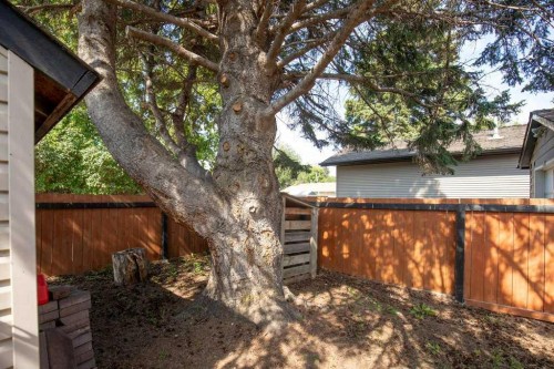 5330 42A Avenue, Red Deer, AB - Outdoor