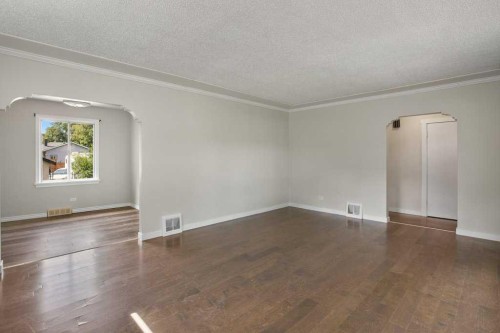 5330 42A Avenue, Red Deer, AB - Indoor Photo Showing Other Room