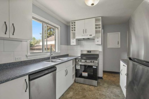 5330 42A Avenue, Red Deer, AB - Indoor Photo Showing Kitchen With Double Sink
