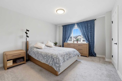 254 Halifax Close, Penhold, AB - Indoor Photo Showing Bedroom