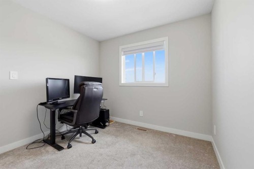 254 Halifax Close, Penhold, AB - Indoor Photo Showing Other Room