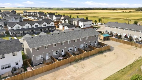 254 Halifax Close, Penhold, AB - Outdoor
