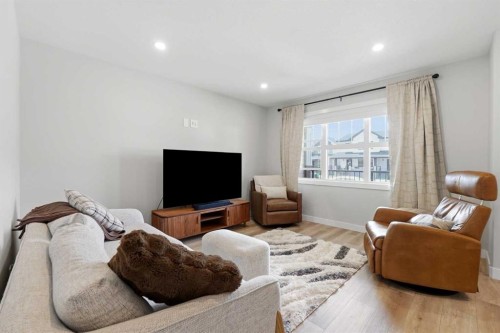 254 Halifax Close, Penhold, AB - Indoor Photo Showing Living Room