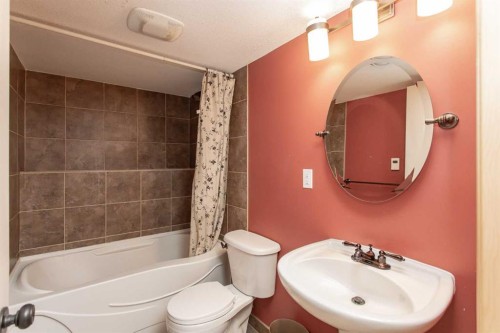 717 Lancaster Drive, Red Deer, AB - Indoor Photo Showing Bathroom