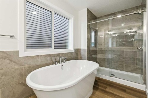 467 Buffaloberry Manor Se, Calgary, AB - Indoor Photo Showing Bathroom
