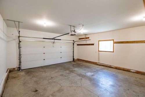 19 Fulmar Close, Sylvan Lake, AB - Indoor Photo Showing Garage