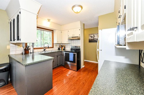 68 Elliott Drive, Camrose, AB - Indoor Photo Showing Kitchen
