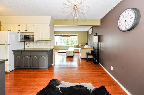 68 Elliott Drive, Camrose, AB - Indoor Photo Showing Kitchen