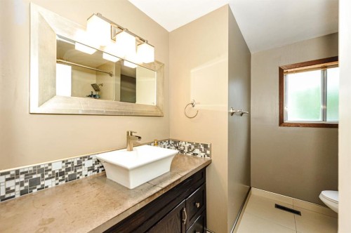 68 Elliott Drive, Camrose, AB - Indoor Photo Showing Bathroom