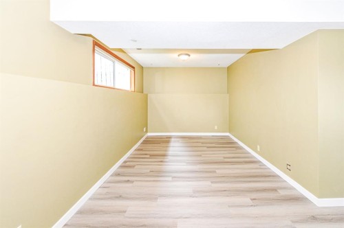 68 Elliott Drive, Camrose, AB - Indoor Photo Showing Other Room
