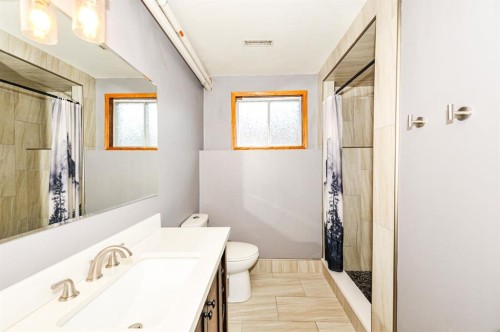 68 Elliott Drive, Camrose, AB - Indoor Photo Showing Bathroom