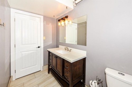 68 Elliott Drive, Camrose, AB - Indoor Photo Showing Bathroom