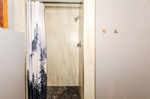 68 Elliott Drive, Camrose, AB - Indoor Photo Showing Bathroom