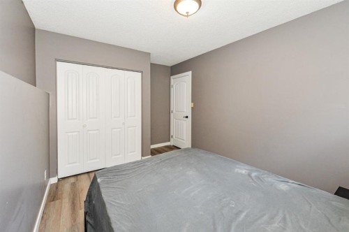 68 Elliott Drive, Camrose, AB - Indoor Photo Showing Bedroom