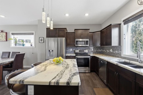 206 Truant Crescent, Red Deer, AB - Indoor Photo Showing Kitchen With Double Sink With Upgraded Kitchen