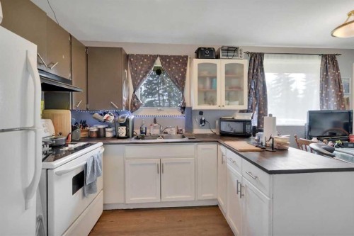 1 Forest Close, Red Deer, AB - Indoor Photo Showing Kitchen With Double Sink
