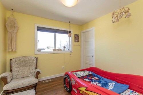 5324 44 Avenue, Red Deer, AB - Indoor Photo Showing Bedroom
