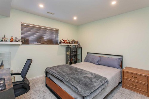 5324 44 Avenue, Red Deer, AB - Indoor Photo Showing Bedroom