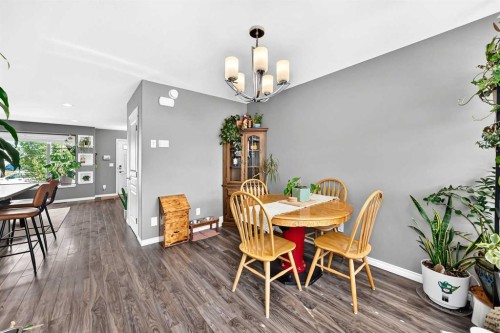 31 Crestview Boulevard, Sylvan Lake, AB - Indoor Photo Showing Dining Room