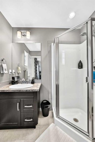 31 Crestview Boulevard, Sylvan Lake, AB - Indoor Photo Showing Bathroom