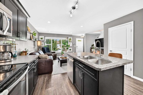 31 Crestview Boulevard, Sylvan Lake, AB - Indoor Photo Showing Kitchen With Double Sink