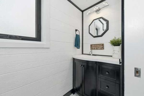 13 Assinger Avenue, Red Deer, AB - Indoor Photo Showing Bathroom