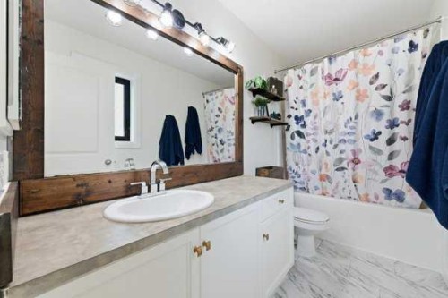 13 Assinger Avenue, Red Deer, AB - Indoor Photo Showing Bathroom