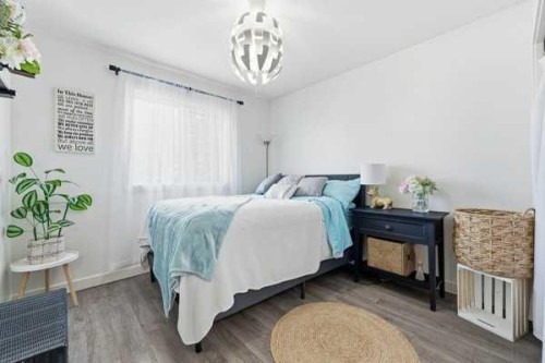 13 Assinger Avenue, Red Deer, AB - Indoor Photo Showing Bedroom