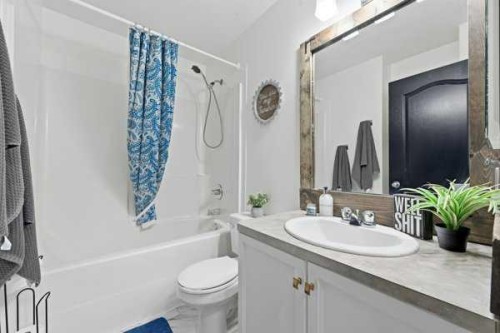 13 Assinger Avenue, Red Deer, AB - Indoor Photo Showing Bathroom